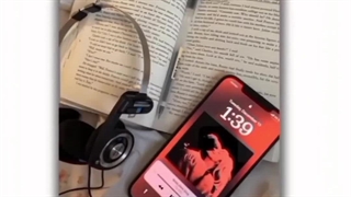 "قـبـول داریـن آهـنـگـش زیـادی وایـب خـوبـی مـیـده؟!"