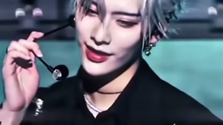 ریکی انگار از انیمه یا مانگایی چیزی خارج شده :))))