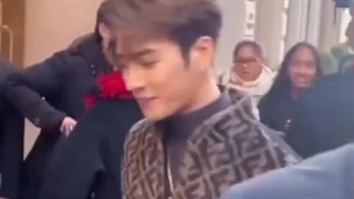 اینم ورژن اشتباه گرفتن چینی به جای کره ای/جکسون وانگ