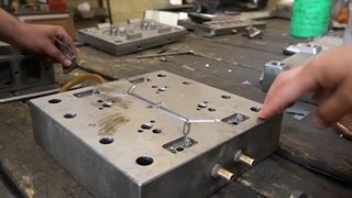 قالب سازی هولدر سیم جارو برقی