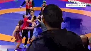 درگیری عجیب محمدرضا مختاری با حریف ترکیه ای در مسابقات کشتی