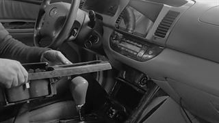 صداگیری تخصصی خودروی  تویوتا کمری در تعمیرگاه تیونینگ کاراک