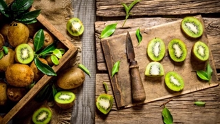 شما کیوی را چطور میخورید؟؟؟