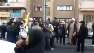لحظه آغاز درگیری حامیان حجاب با مأموران پلیس در تهران