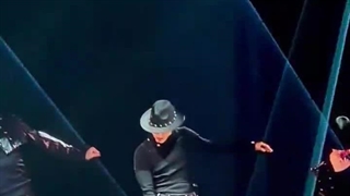 اجرای بامبی رئیس بیون روز اول کنسرتش، چقدرحالوم خوب:>>