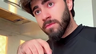 رفیق واقعی/ کپشن