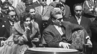 سلام نوروزی ۱۳۳۷ و ۱۳۳۸ کشتی غلامرضا تختی و نصب بازوبند پهلوانی بر بازویش توسط محمدرضا شاه پهلوی کاخ گلستان