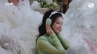 اجرای گروه ILLIT با آهنگ Midnight Fiction «داستان نیمه شب» در شوی I'll (Show) IT کیفیت FHD