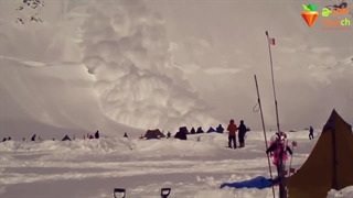 صحنه های باورنکردنی ازافتادن کوهها و صخره ها