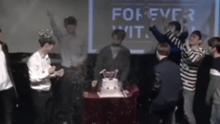 اکسو و علاقه شدیدش به ییشینگ:)