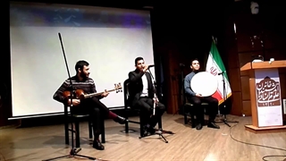 اجرای موسیقی سنتی در جشن مدرسه