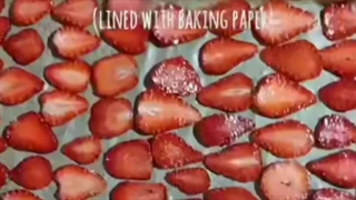 چگونه توت فرنگی خشک درست کنیم