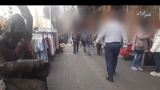 دختران دستفروش در تهران/ دخترانی که بساط می‌چینند و چشم به آینده دارند+فیلم