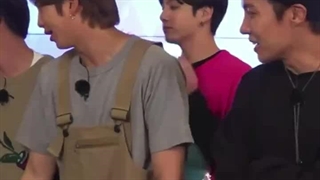 مهم نیست که کجاس،اون تو دنیایه خودشه:)) |جونگکوک