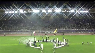 حال و هوای متفاوت ورزشگاه امام رضا علیه السلام بمناسبت جشنی که برای 25000 کارگر مشهدی برگزار شد