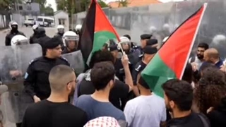 تظاهرات فلسطینیان رام الله مقابل سفارت کانادا برای مواضع این کشور در قبال غزه مظلوم