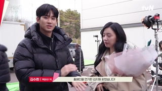 پشت صحنه روز آخر فیلمبرداری ملکه اشک ها^^ با اختلاف یکی از قوی ترین تیم های تهیه و بازیگری رو این سریال داره:)))