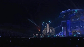 اجرای STRAY KIDS در فن میتینگ SKZ Toy World♡♡ آهنگ Get lit.