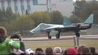 جنگنده سوخو-35 در حال انجام مانور کولبیت