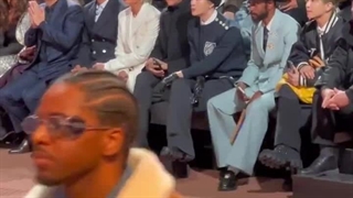 فهمیدین از این کفشا میخواد یا نه     بیاد واضح تر  بگه ؟