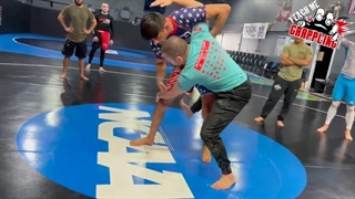 [Wrestling] [NoGi] گرفتن زانو از بیرون، قفل پا و پرتاب حریف! (Coach Brian)