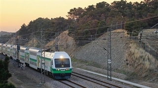 نحوه عجیب قرار دادن واگن های مترو کرج در تونل