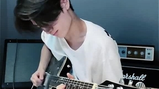 این قسمت کاور خفن جی با گیتار برقی (اگه اسمشو اشتباه نگفته بتشم)
