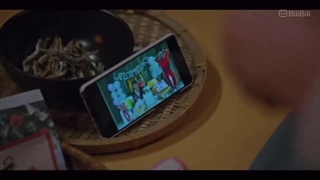 تو این سریال در حال پخش لایو برگشتن امجی از سربازی نشون داده