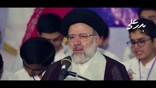 حضور رئیس جمهور شهید در بین معتکفین نوجوان در حرم مطهر رضوی