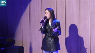 اجرای زنده موسیقی "We all lie"