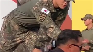 دوستی فن های مونببه با جینیونگ:)