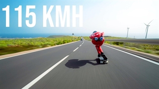 اسکیت بورد در جاده ای زیبا در اسپانیا