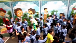 غوغای عروسک تنپوشهای ننه سرما، عمونوروز و سارا در جشن مدرسه