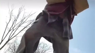 این باید با آهنگ جونگکوک ترنده بشه..(خنده)