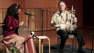 دوئت کمانچه آواز علی اکبر شکارچی و تنبک و همخوانی دخترش آساره شکارچی، آلبوم لری ایل بانگ، گوتنبرگ نوامبر ۲۰۱۲