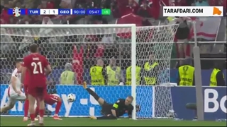 واکنش و سیو نجات‌بخش دروازه‌بان و مدافع ترکیه در ثانیه‌های پایانی بازی (ترکیه - گرجستان)