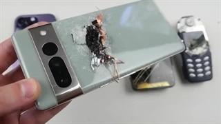 تست مقاومت چهار گوشی آیفون 14 پرو، گوگل پیکسل 7 پرو، سامسونگ گلکسی S22 و نوکیا 3310 با شلیک گلوله