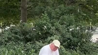 آدم‌هایی که به‌نظر می‌رسه حتی یه بغل‌ساده هم ندارن"> | کپشن؟