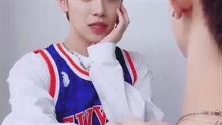 بیاین اهنگ های کیپاپ بهم معرفی کنین ( فارسی دوست ندارم البته مگر اینکه  از اون خفن قر داراش باشه)