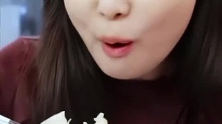 خوردن جنی از گروه بلک پینک (ASMR)