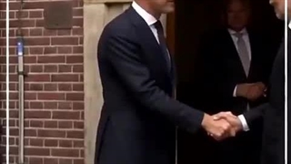 واگذاری سمت نسخت وزیری هلند و ترک ساختمان با دوچرخه