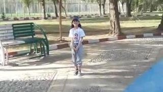 رقص من در پارک