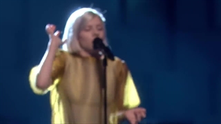 زیباترین اجرا AURORA - RUNAWAY  در جشنواره جایزه نوبل صلح جهانی 2015