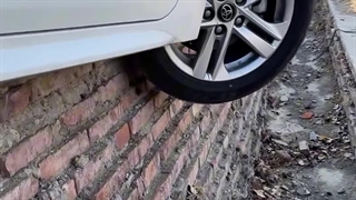 چگونه ماشین رو از جوی آب در بیاریم؟