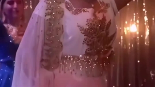 آی آی آی ، اوف اوف اوف، آمدی با بهانه و به صد روز، خنده کنان به جان بی فرهناز