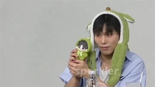 هامو به راکی یه عروسک میده عین خودش میگه اسمش راکی موچیه