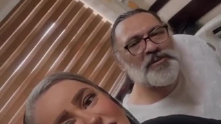 عیادت نعیمه نظام‌دوست از رضا ایرانمنش در بیمارستان