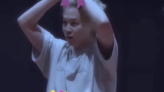 وقتی جیمین موهاشو میبنده vs وقتی شوگا موهاشو میبنده