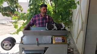 دستگاه آب آلبالو گیری