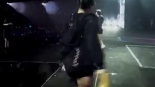 آهنگ بومبایا ورژن لیسا کپشن رو نگاه کنید بهتون بگم کی این کنسرت رو گذاشتن